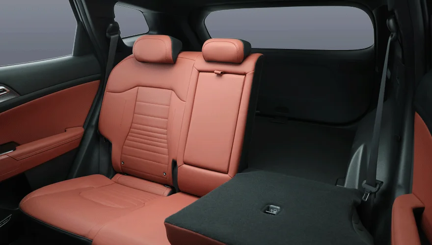 Adjustable rear seat back